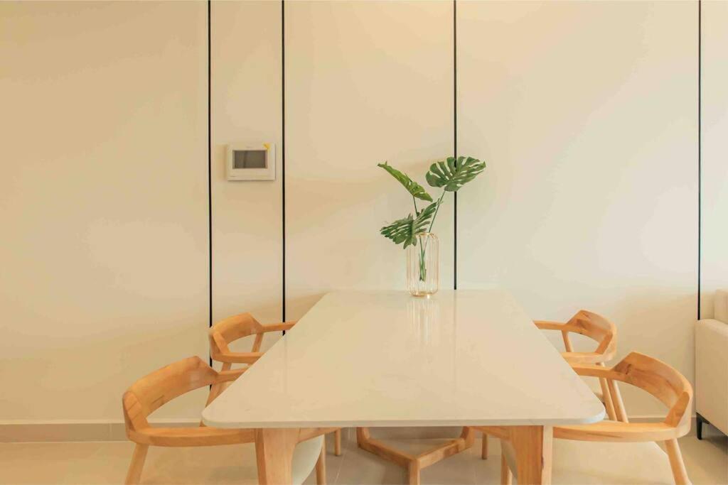 9Trip Stay In Soho Residence - 3 Bedrooms Apartment In District 1, Next To Bui Vien Walking Street - Free Saigon Nightlife Walking Tour Хошимин Экстерьер фото